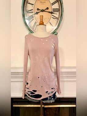 Hot & Delicious Distressed Long-Sleeve Crewneck Top in Dusty Pink